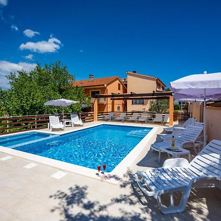 E-M Apartments With Private Pool Vinkuran Exterior photo