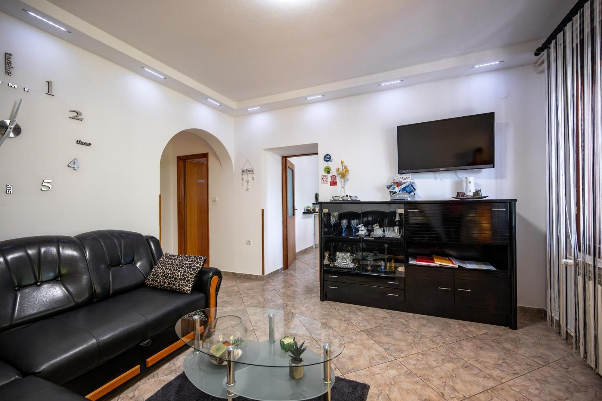 E-M Apartments With Private Pool Vinkuran Exterior photo