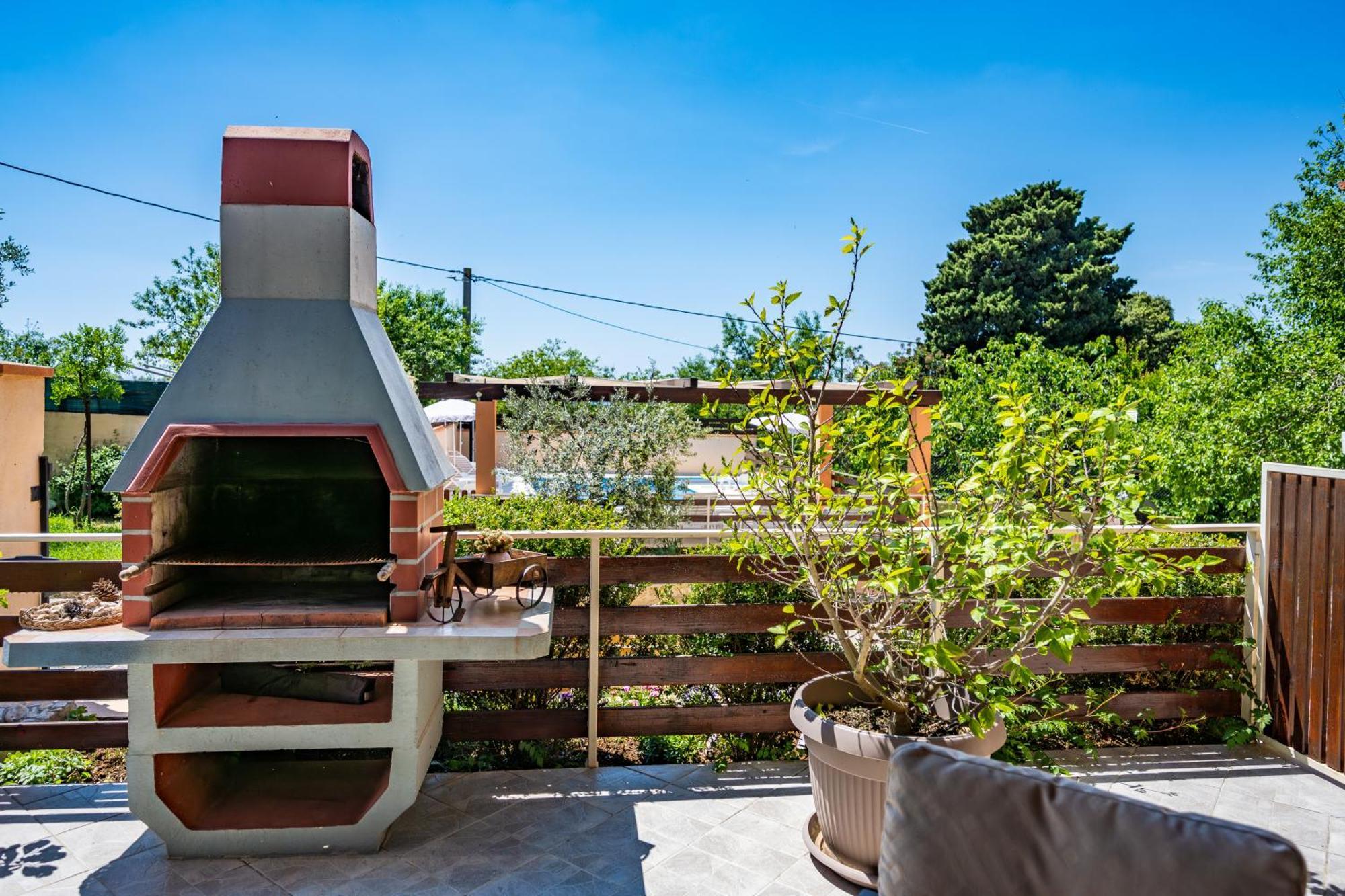 E-M Apartments With Private Pool Vinkuran Exterior photo