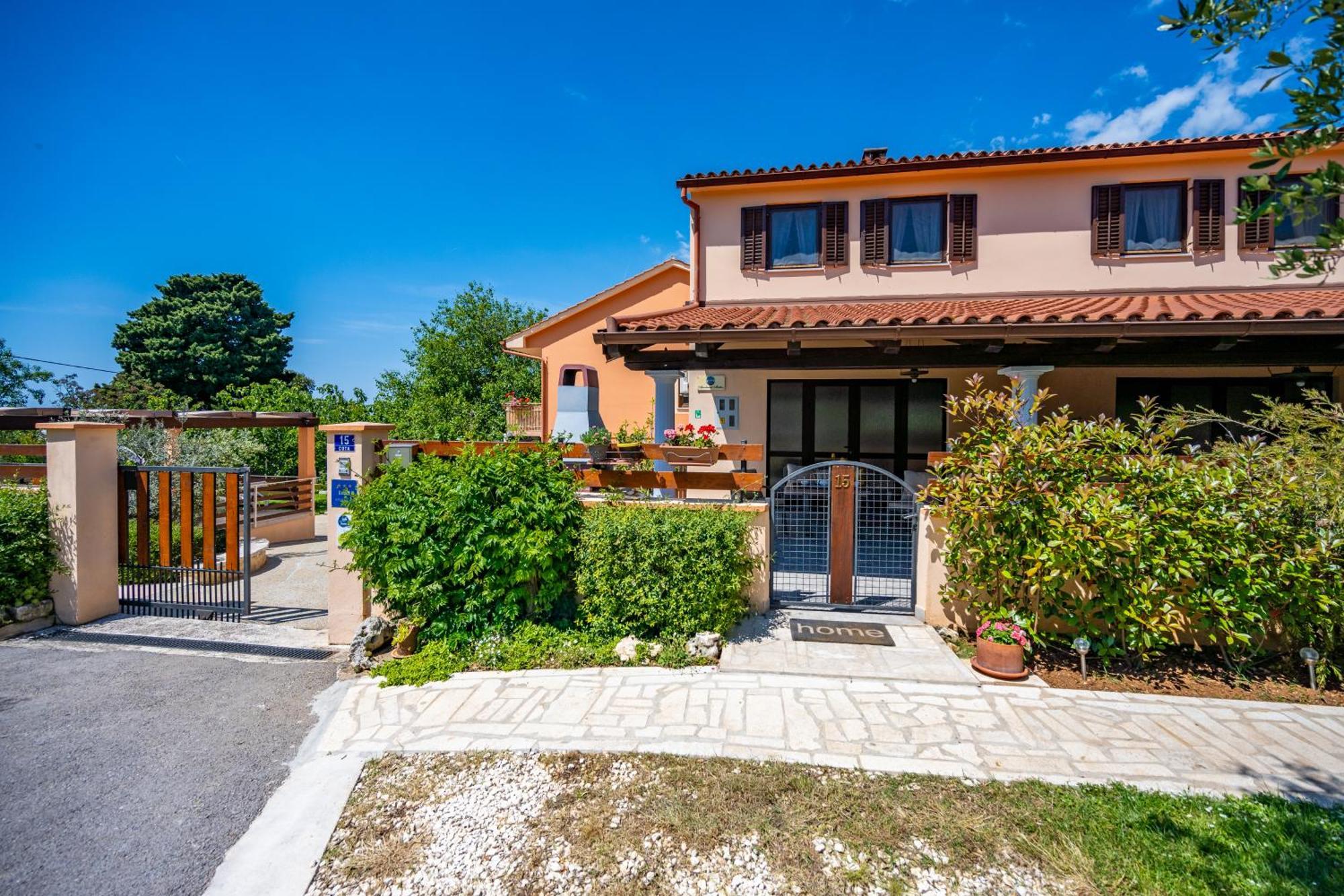 E-M Apartments With Private Pool Vinkuran Exterior photo