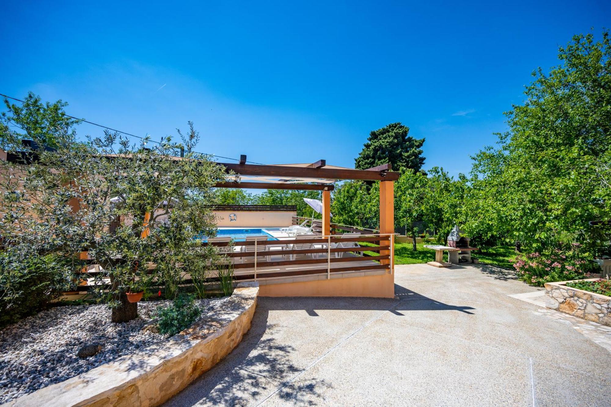 E-M Apartments With Private Pool Vinkuran Exterior photo